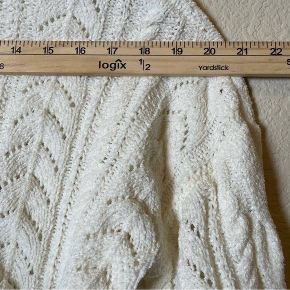 Cozy White Cropped Cable Knit Sweater Size M - Picture 7 of 7